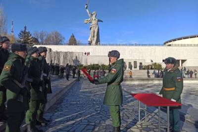 В Волгограде новобранцы приняли военную присягу на Мамаевом кургане