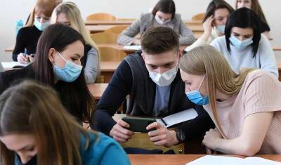 Эффект QR-кодов: русские студенты не смогут вернуться из западных вузов домой