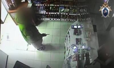 Адвокат из Москвы угрожал ножом кассиру, которая отказалась ночью продать ему алкоголь