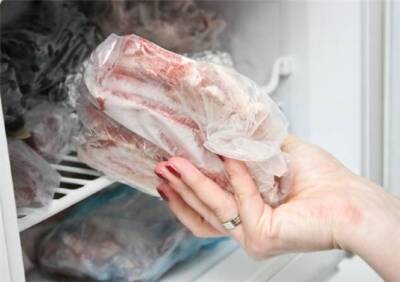 Нехитрый способ, как разморозить мясо за 10 минут без использования микроволновки и кипятка