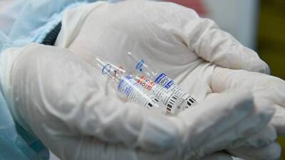 Путин назвал число вакцинированных «Спутником V» в России и в мире