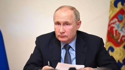 Владимир Путин прошел ревакцинацию от коронавируса