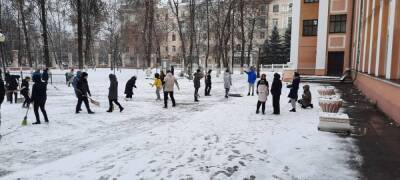 Школьников привлекли к уборке снега в Автозаводском районе