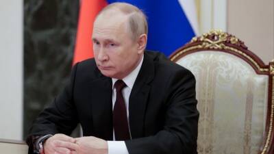 Владимир Путин прошел ревакцинацию от коронавируса «Спутником Лайт»