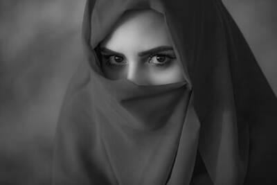 Забихулла Муджахид - Талибы обязали женщин-телеведущих Афганистана носить хиджаб - lenta.ru - Россия - Афганистан