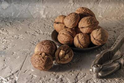 Грецкие орехи способны защитить организм от болезни Альцгеймера