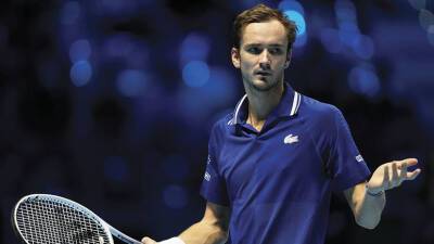 Неудачная защита: Медведев уступил Звереву в финале Итогового турнира ATP