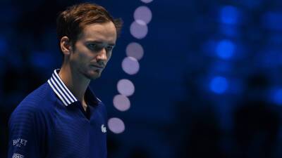 Медведев не смог защитить титул чемпиона итогового турнира ATP