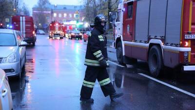 Более 10 человек спасли из загоревшегося хостела в Москве