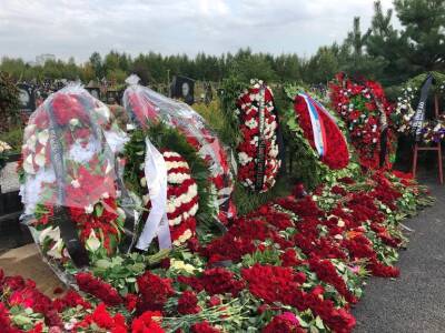 Умирать в Петербурге стало дороже в пандемию