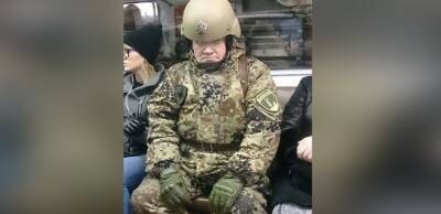 Пользователи Reddit посмеялись над снимком «российского военного» в метро