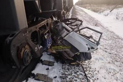 Поезд на Алтае несколько километров тащил смятый автомобиль с трупом водителя