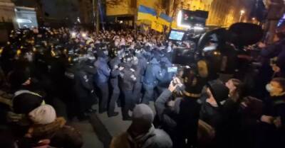 На День достоинства в Киеве у Офиса президента произошли столкновения