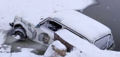 В Челябинске рыбаки нашли утопленную машину егерской службы