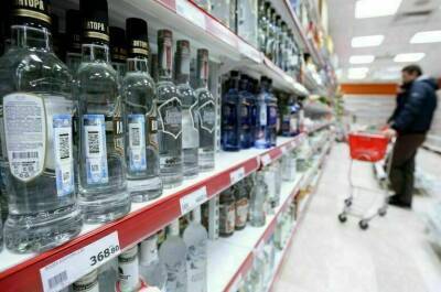 Сергей Рябухин - В России хотят разрешить ликвидировать контрафактный алкоголь спустя три года после изъятия - pnp.ru - Россия