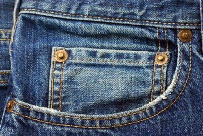 Зачем класть старые джинсы в холодильник: неожиданный лайфхак
