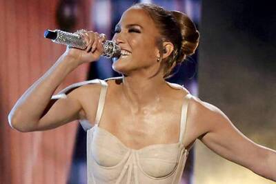 Дженнифер Лопес - Вильям Портер - Jennifer Lopez - Dress Code. В Лос-Анджелесе прошла премия American Music Awards. Среди гостей — Дженнифер Лопес, Måneskin, Билли Портер - skuke.net - США - Италия - Лос-Анджелес - Новости