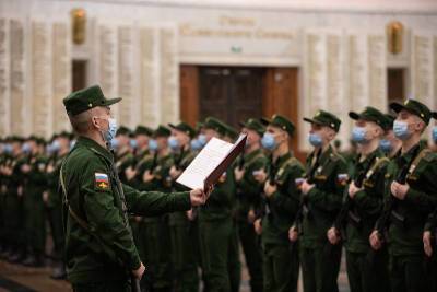 Новобранцы Преображенского полка из Смоленской области приняли военную присягу в Музее Победы