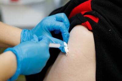 Более 218 тысяч псковичей завершили вакцинацию от коронавируса