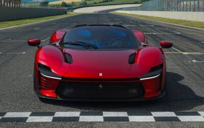 Ferrari представила суперкар с самым мощным мотором за всю свою историю и мира
