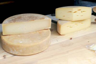 Запрещенный сыр обнаружили на оптовом рынке в Нижнем Новгороде