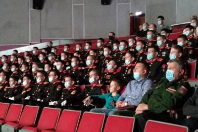 В Екатеринбурге суворовцы первыми посмотрели фильм «Небо»