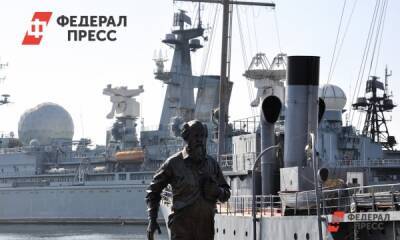 Во Владивостоке депутат предложил снести памятник известному писателю