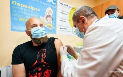 COVID-вакцинацию прошли еще 100 тысяч украинцев