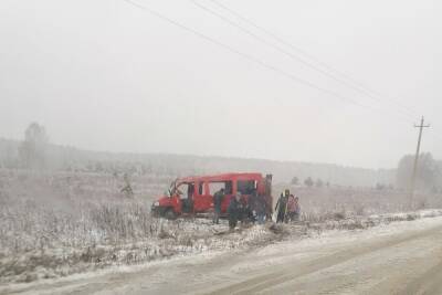 Во Владимирском регионе кувырнулся автобус с людьми