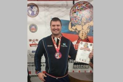 Брянский волонтер стал чемпионом по армлифтингу