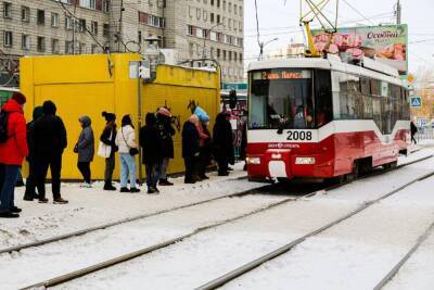 В Новосибирске отстраняют работников трамваев без прививки