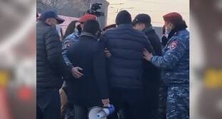 Участники уличных протестов задержаны в Ереване
