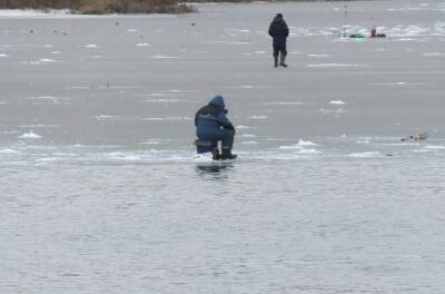 Два рыбака утонули в пруду в Липецкой области, испробовав первый лед