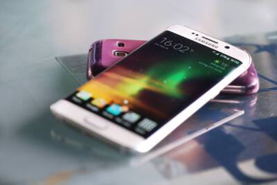 Samsung заняла первое место по продажам смартфонов в России