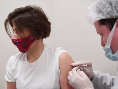 Гинцбург жестко оценил попытки переждать пандемию без прививки