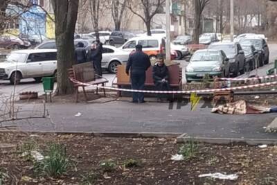 Погибла на месте: в Харькове девушка сорвалась с 9 этажа во время мытья окон