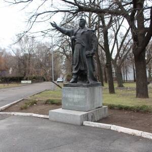 В Запорожье предлагают перенести памятник Богдану Хмельницкому