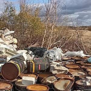 В Запорожской области выявили несанкционированную свалку отходов: специалисты проверили воду и почву