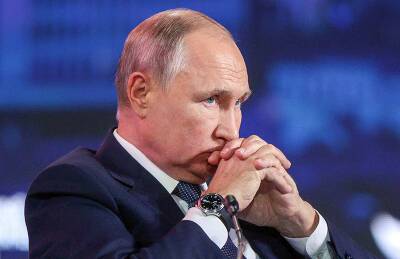 Песков рассказал, когда Путин испытает назальную вакцину