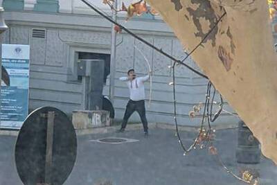 В Кишиневе здание мэрии атаковал лучник
