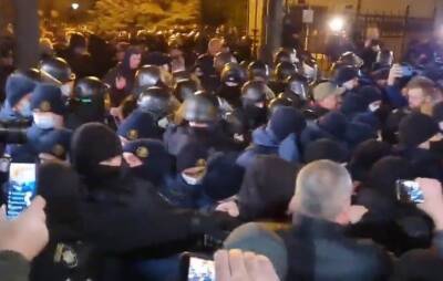 Акция протеста возле ОПУ: полиция Киева опровергла участие командира «Беркута»