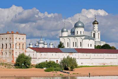 В Великом Новгороде древние монастыри открылись для посещений после карантина