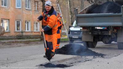 В Рязани заделают аварийные выбоины на семи улицах