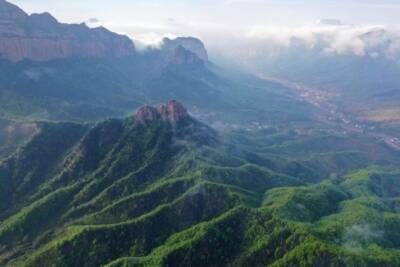 При странных обстоятельствах в горах Китая погибли четыре геолога