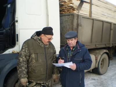В Базарносызганском районе проверяли машины, перевозившие древесину