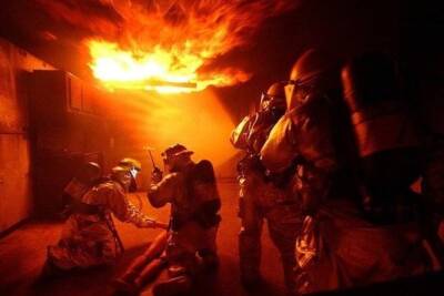Квартиру в архангельском доме тушили четверть сотни пожарных