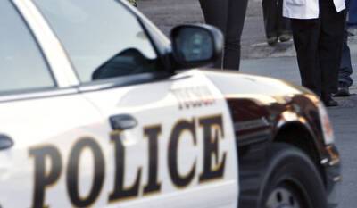Полиция заявила о жертвах в результате наезда автомобиля на участников парада в США (Обновлено)