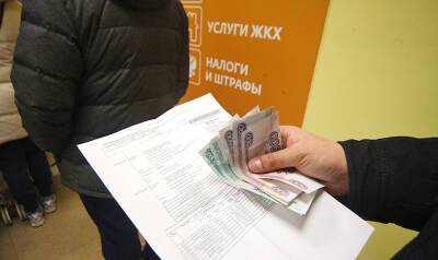 Каждый месяц жители Глазова платят больше миллиона рублей долгов за коммуналку