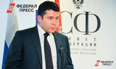 Калининградский губернатор показал, как проходит его самоизоляция на работе