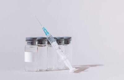 Гинцбург: привитый от COVID-19 человек не будет переносчиком вируса, если дополнительно вакцинируется назально